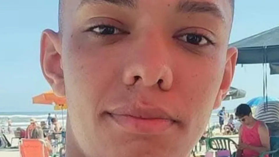 Edson Ramos, de 24 anos, está sumido desde domingo após ser puxado pela força da água na Cachoeira do Talhadão, em São Paulo.