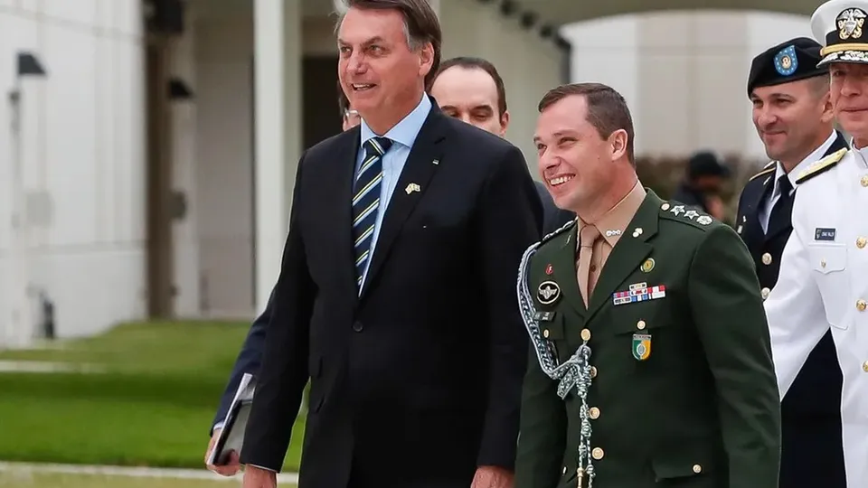 Ministro do STF retirou sigilo do relatório que indiciou Bolsonaro e outros 36 envolvidos em trama golpista.