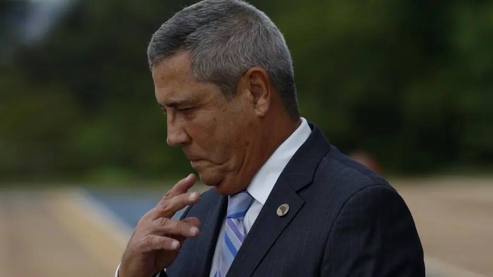 A Polícia Federal investiga tentativas do ex-ministro de descobrir detalhes da colaboração do tenente-coronel Mauro Cid.