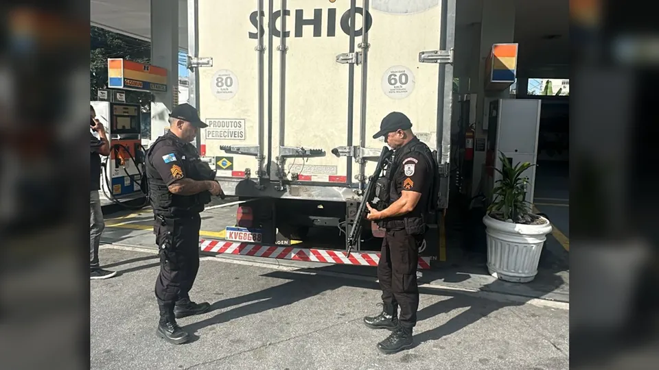 Agentes da UPP da Penha interceptaram criminosos na zona norte da capital fluminense