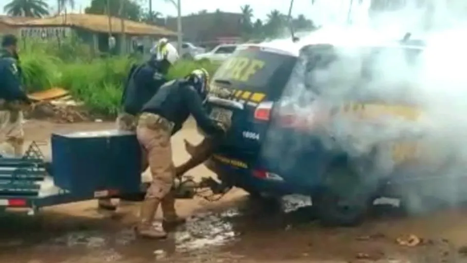 Iniciou-se o julgamento dos ex-policiais federais acusados de homicídio e tortura de Genivaldo de Jesus Santos, com o sorteio do júri e depoimentos de testemunhas.