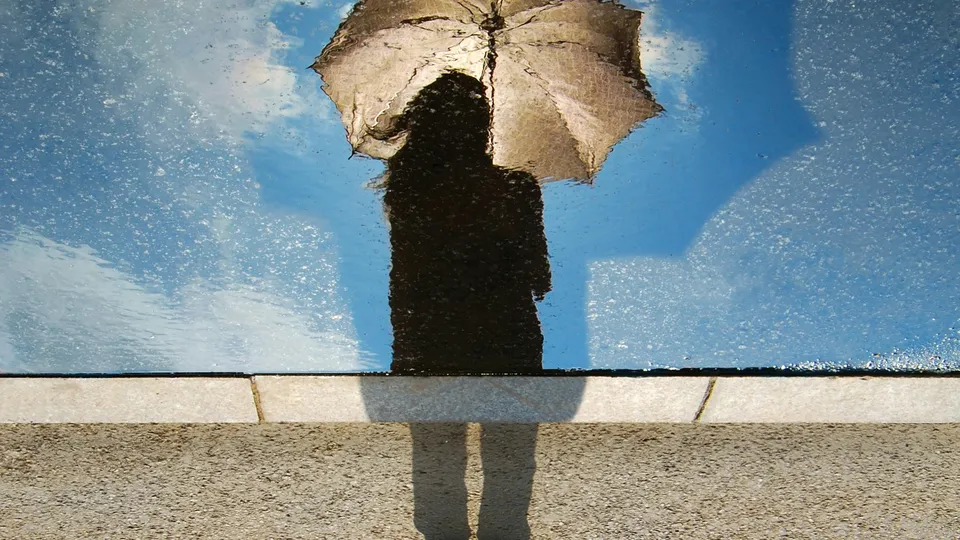 O Brasil enfrenta dias de chuvas intensas e temperaturas elevadas, com riscos de alagamentos e tempestades em diversas áreas.