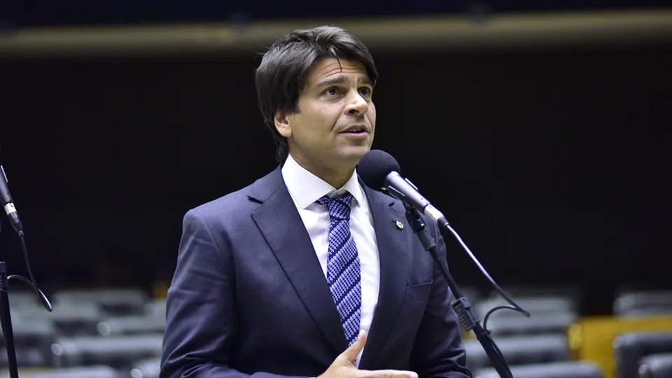 Proposta busca desindexar orçamento público e desvincular benefícios do salário mínimo