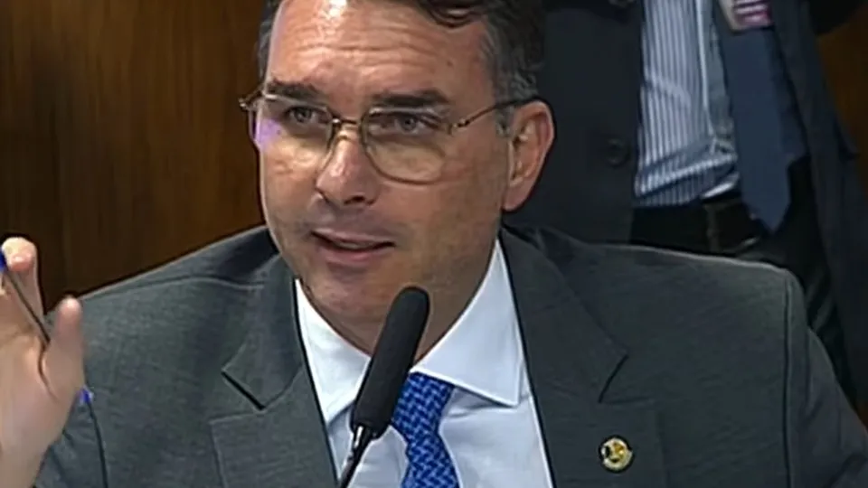 Senador critica ações da PF e pede anistia que inclua até Alexandre de Moraes