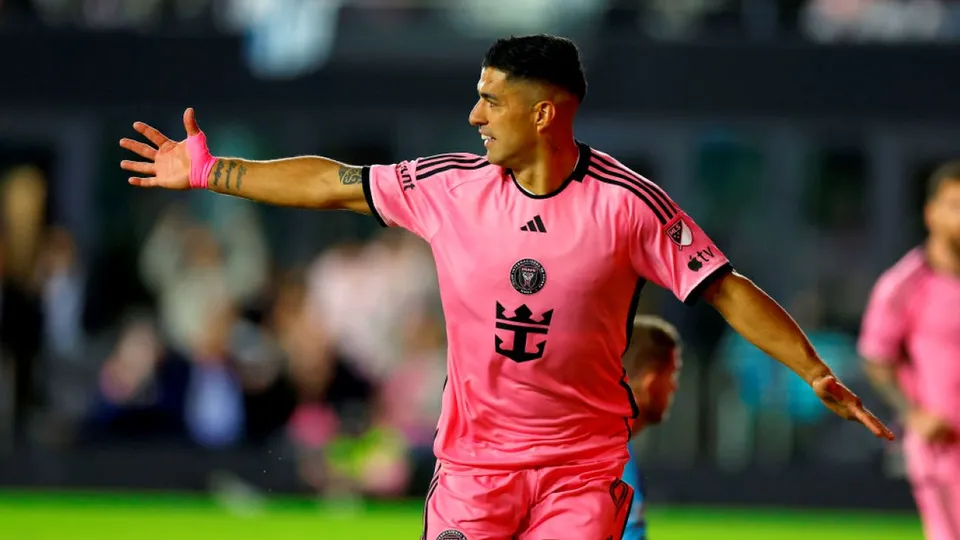 Nesta quarta-feira, o Inter Miami anunciou que o atacante Luis Suárez permanecerá no clube até o final de 2025.
