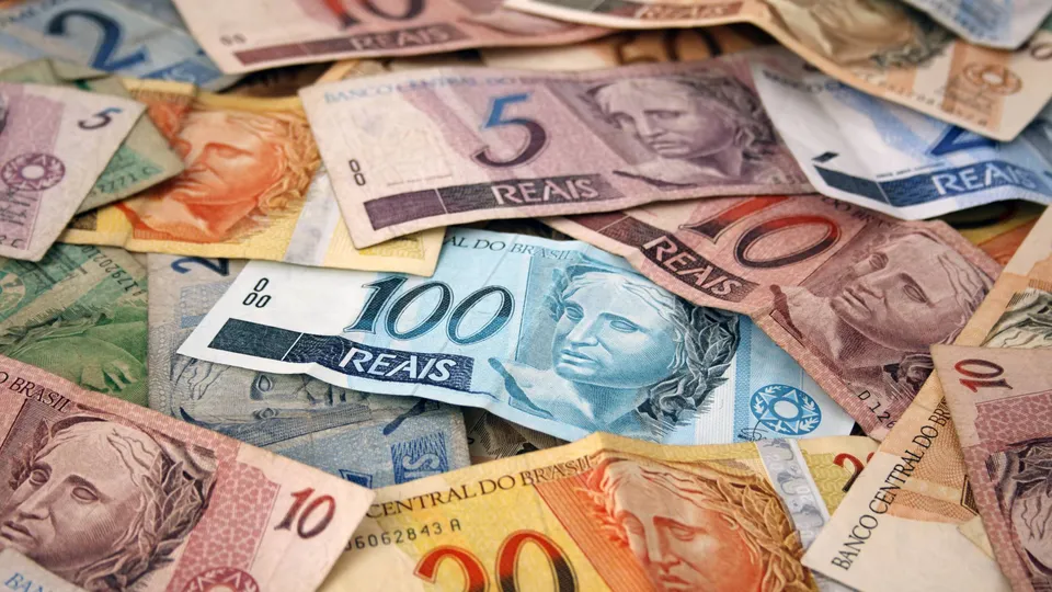 Banco destaca falta de apoio governamental e prevê dificuldades para contenção de gastos no Brasil