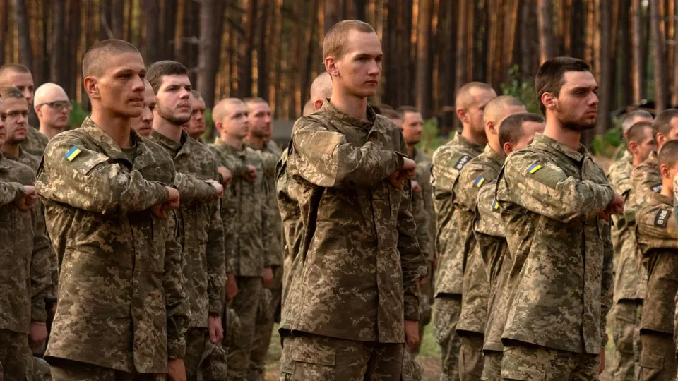 Autoridade americana afirma que Ucrânia precisa aumentar número de soldados para enfrentar avanços russos no leste