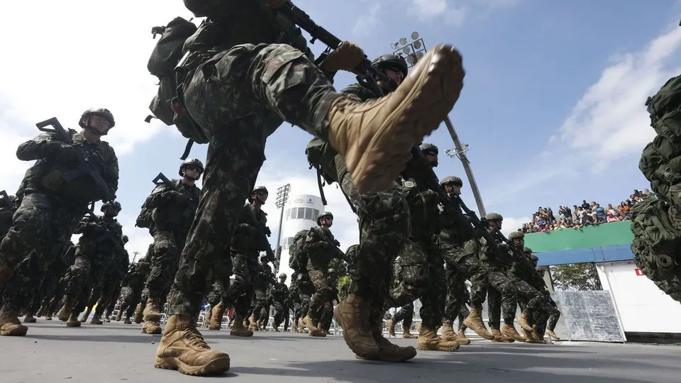 Ministro da Fazenda, Fernando Haddad, anunciou mudanças nas regras de aposentadoria militar visando economizar R$ 70 bilhões em dois anos.