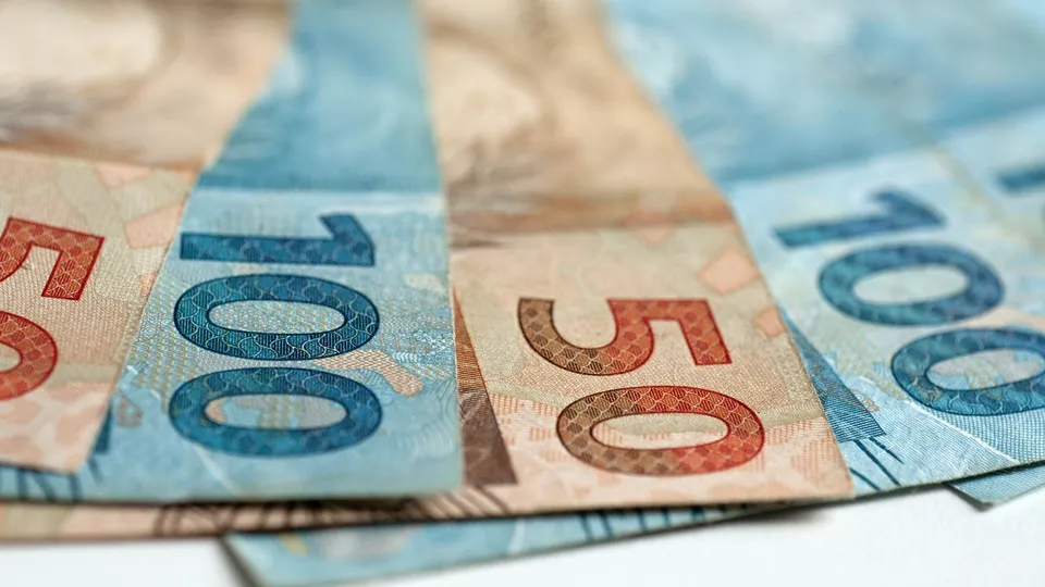 Pacote fiscal busca conter despesas e promete impacto significativo nas contas públicas nos próximos anos.