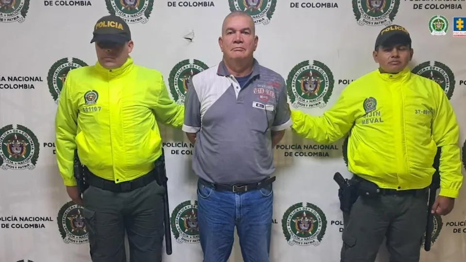 Carlos Humberto Grisales Higuita foi capturado em Medellín após 12 anos de sequestro e abusos a uma criança, informou a Promotoria.