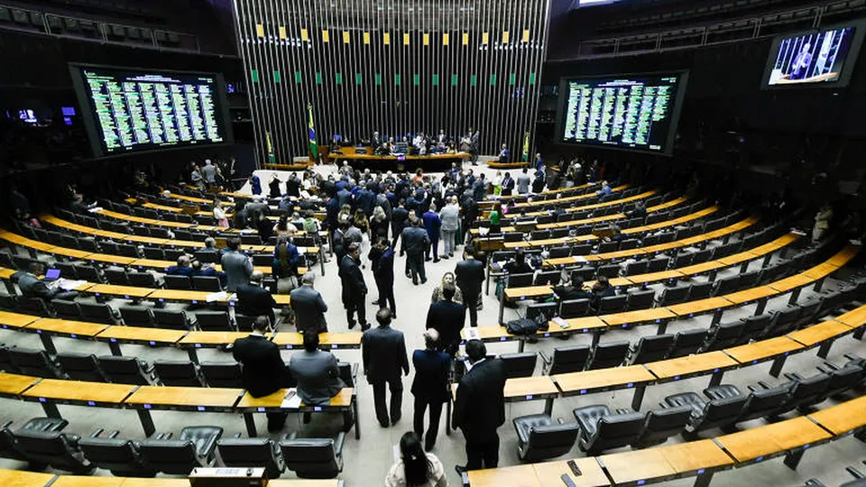 Saiba como PEC, projeto de lei complementar e projeto de lei ordinária tramitarão na Câmara e no Senado