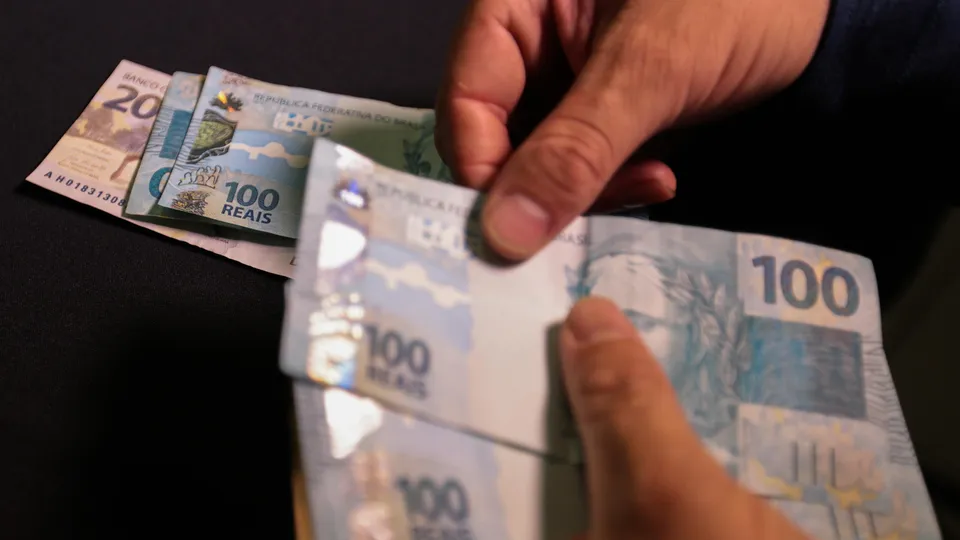 Projeto de combate aos supersalários está em fase final e será debatido com outros Poderes.