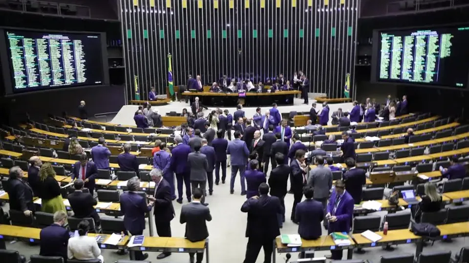 Projeto de lei visa estabelecer delegacias para lidar com crimes relacionados a conflitos agrários e garantir a segurança no campo.