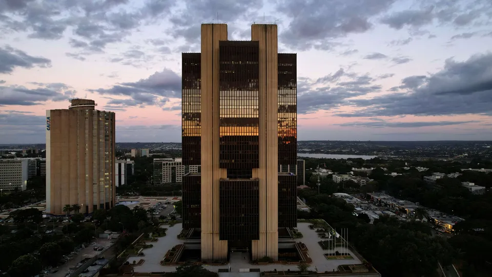 Resultados fiscais mostram que a dívida pública bruta aumentou em relação ao mês anterior, segundo dados do Banco Central.
