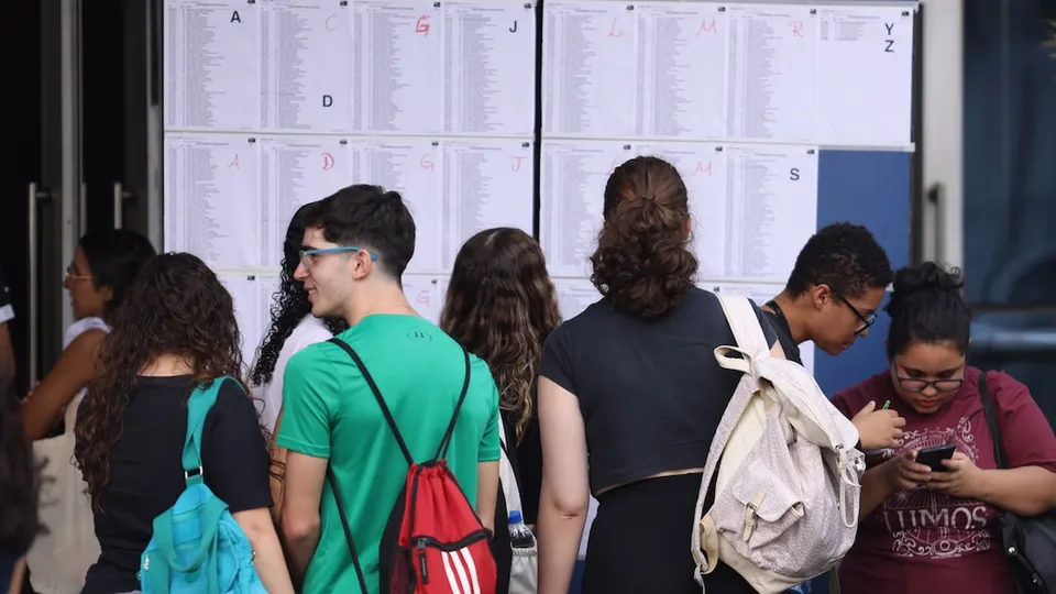 Lista dos aprovados será publicada nesta sexta-feira, permitindo mais tempo de estudo para os candidatos.