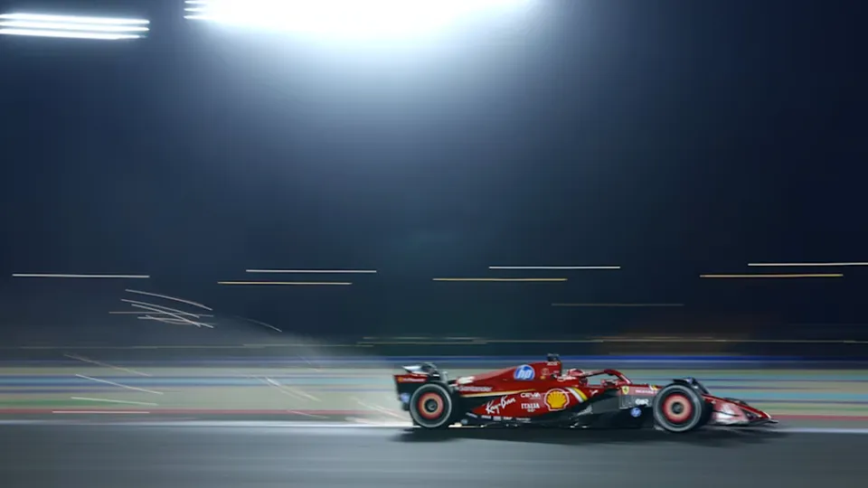 O piloto da Ferrari, Charles Leclerc, dominou o treino livre do GP do Catar, superando Lando Norris e Oscar Piastri.