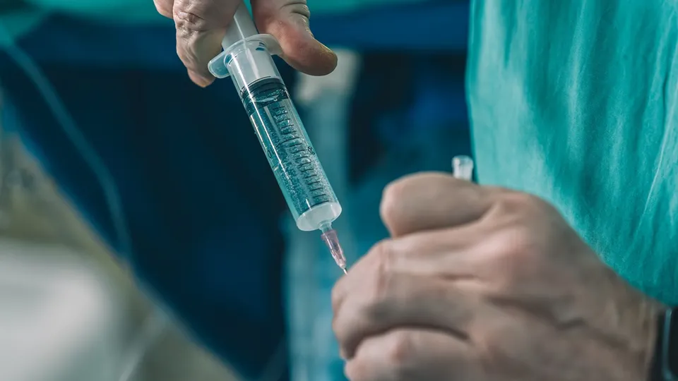 Profissional é acusado de matar oito pacientes em casos sem justificativa médica; promotores confirmam novas vítimas.