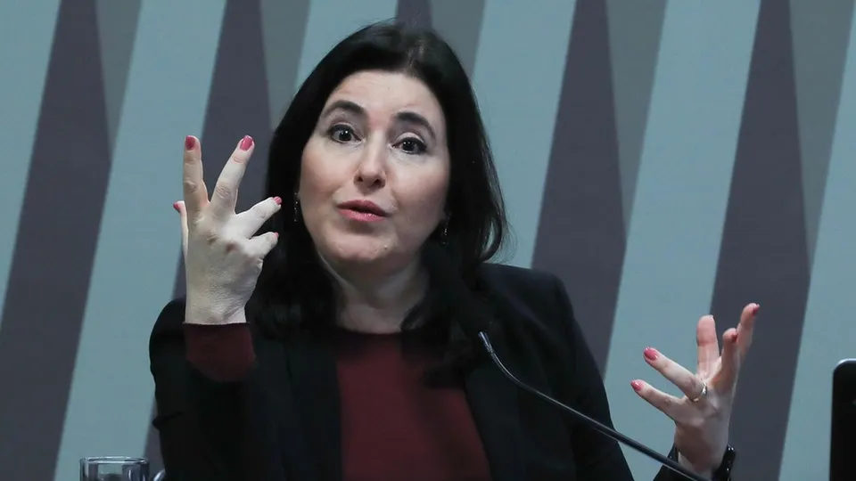 A ministra do Planejamento, Simone Tebet, destacou a importância do ajuste fiscal para garantir a sustentabilidade das contas públicas.