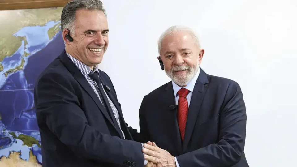 Lula e presidente eleito do Uruguai discutem acordos comerciais no Planalto