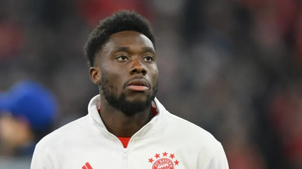 Alphonso Davies, do Bayern de Munique, é detido por dirigir embriagado em Munique