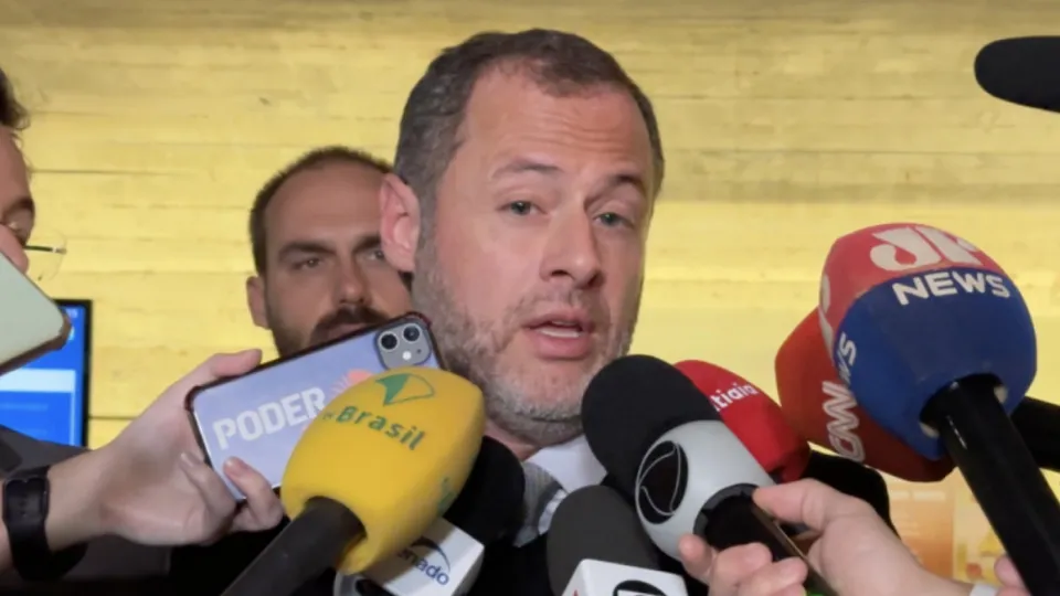 Paulo Cunha Bueno, defensor de Jair Bolsonaro, diz que a intenção do golpe beneficiaria uma junta militar.