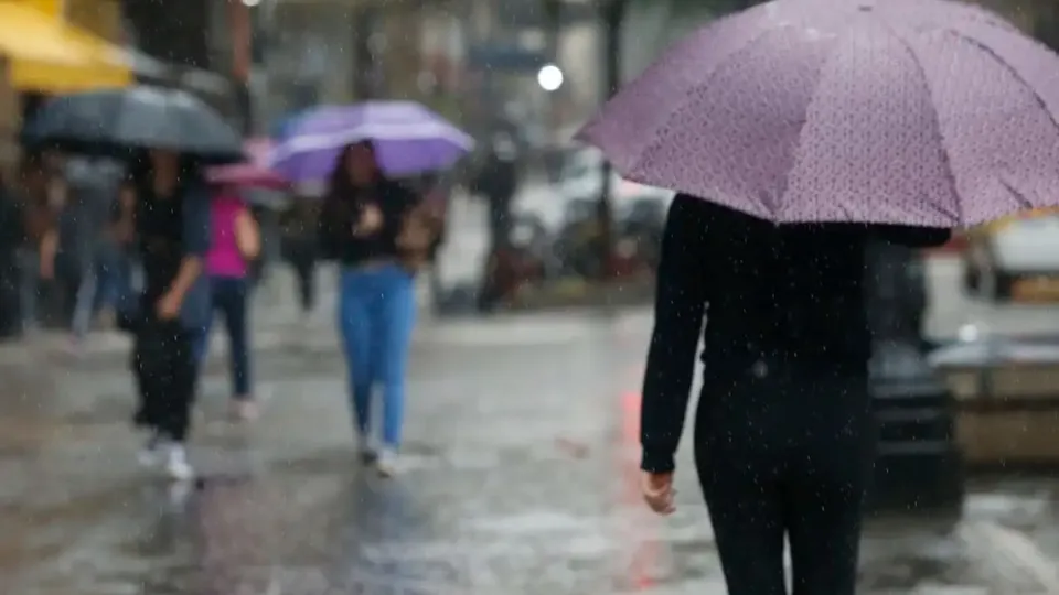 Instituto Nacional de Meteorologia emite alerta para chuvas de até 50 mm/dia e ventos de 60 km/h até 1º de dezembro.