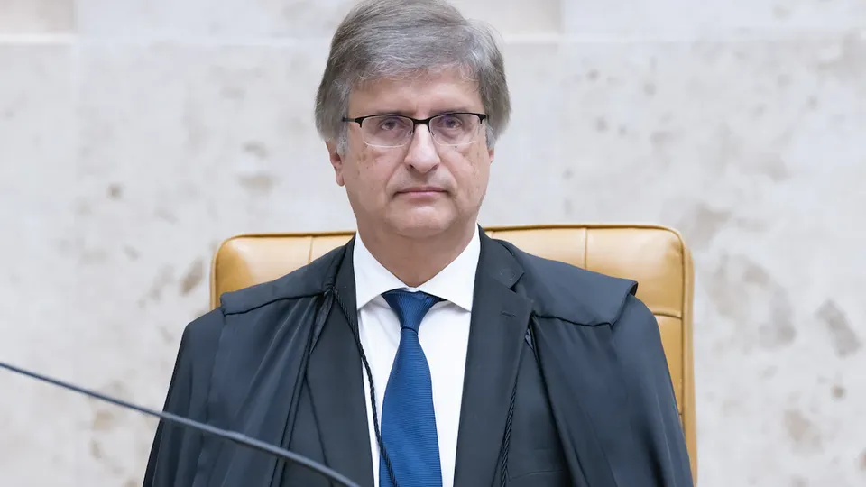 Paulo Gonet, procurador-geral da República, enfatiza a complexidade do caso envolvendo o ex-presidente e 36 indiciados.