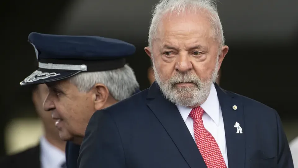 O encontro, fora da agenda oficial, discute mudanças nas aposentadorias dos militares e ajustes fiscais.