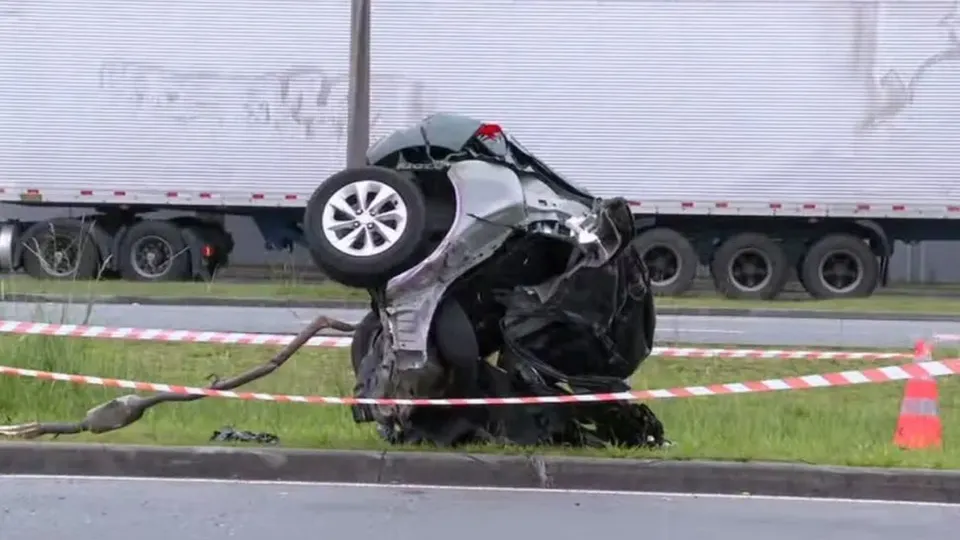 Motorista morre em grave acidente na Avenida das Torres, em Curitiba