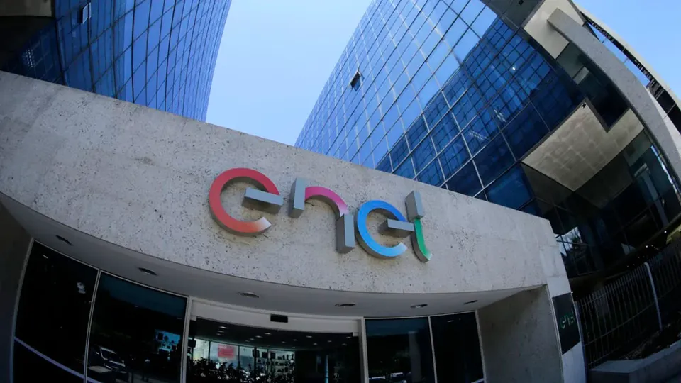 A Enel terá 15 dias para esclarecer interrupções no fornecimento de energia e apresentar dados à Justiça.