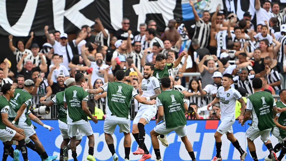 Botafogo conquista seu primeiro título da Libertadores e empata com a Argentina em 25 troféus