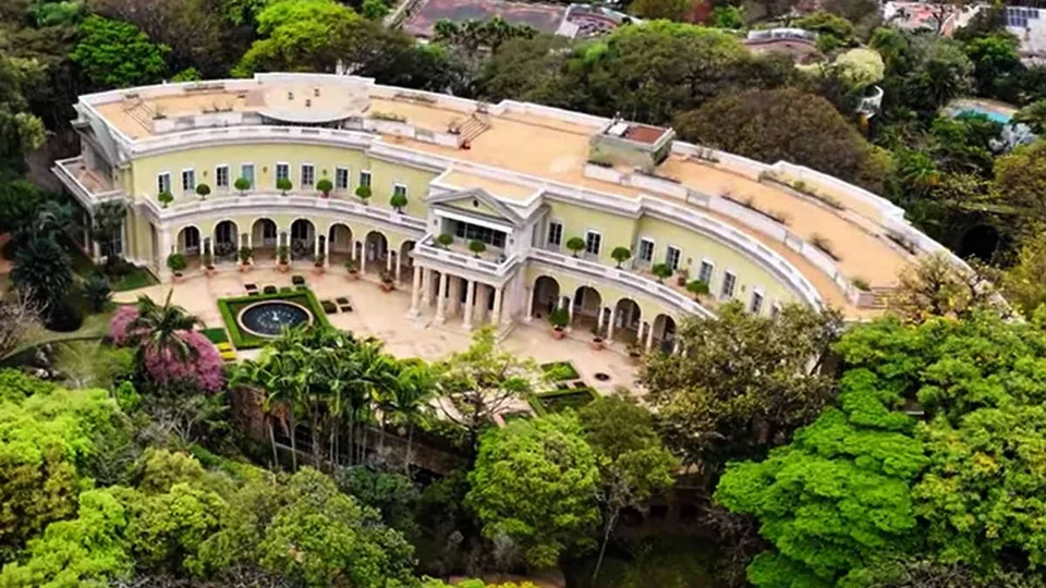 Com 130 cômodos, a propriedade no Morumbi supera a Casa Branca em tamanho e luxo.