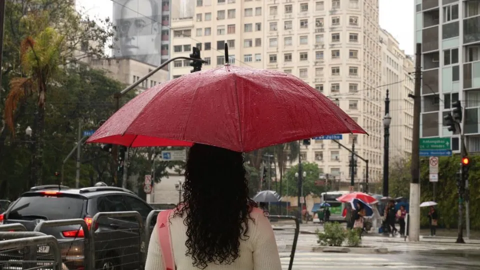 Instituto Nacional de Meteorologia alerta para riscos de alagamentos e ventos fortes em várias regiões do Brasil