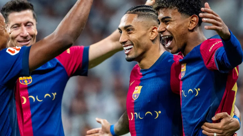 A Polícia Nacional prendeu os suspeitos após investigações sobre insultos racistas em partida do El Clássico.