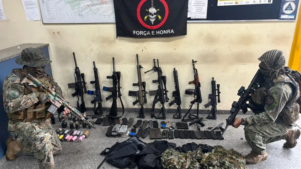 Polícia prende nove suspeitos e apreende mais de 30 armas no Rio das Pedras após confronto