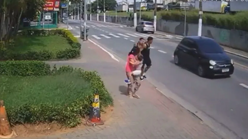 Vídeo: Homem tenta sequestrar criança de três anos e agride babá em São Paulo