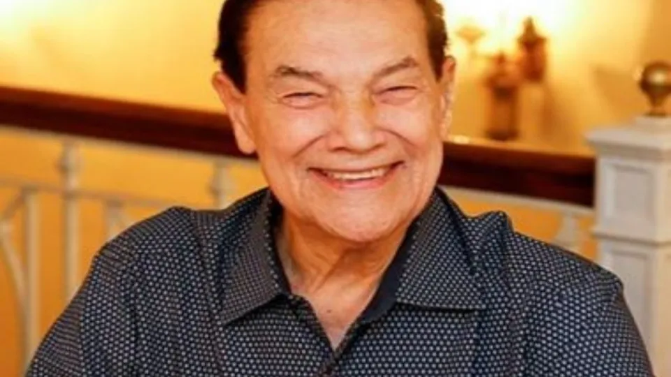 O médium Divaldo Franco, de 97 anos, está hospitalizado em Salvador após ser diagnosticado com câncer na bexiga.