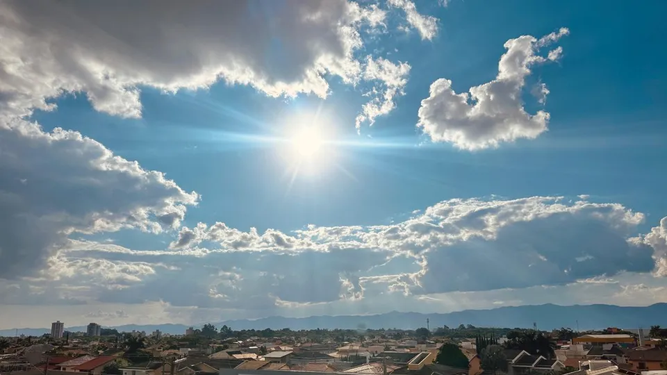 Temperaturas podem chegar a 35°C no Vale e 34°C em São Paulo, com chuvas previstas entre quinta e domingo.
