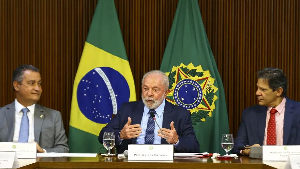 O presidente Luiz Inácio Lula da Silva se reúne novamente com ministros para discutir medidas de contenção de despesas no governo.