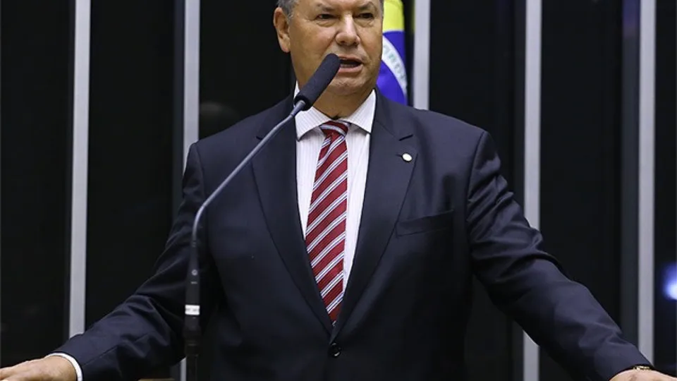 Alceu Moreira critica postura do Carrefour e solicita comissão para monitorar ações da rede varejista em relação ao Brasil
