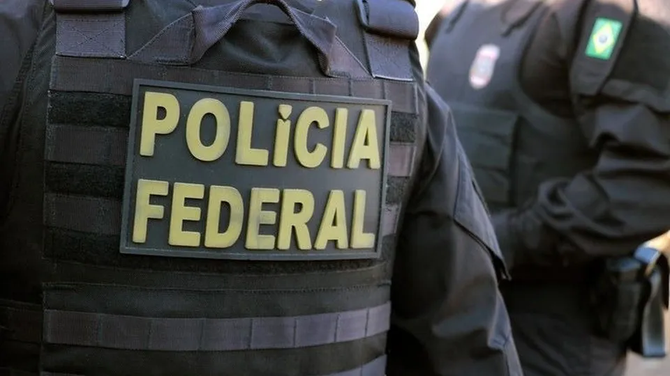 Ação da Polícia Federal cumpre mandados no DF, MT e PE, investigando corrupção e sigilo funcional