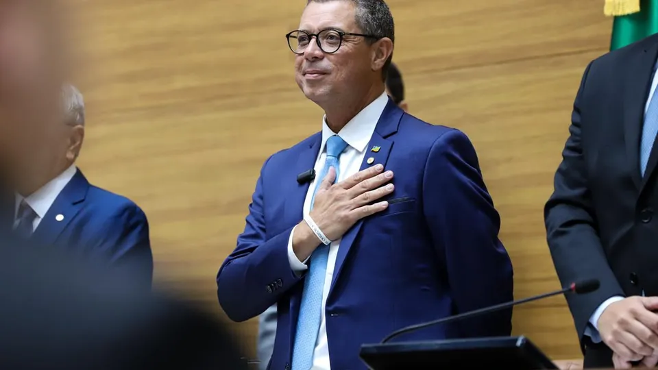 Governador de Sergipe é criticado por assistir Libertadores após afastamento por pneumonia