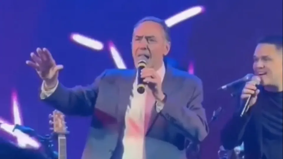 Ministro Barroso canta 'Aquarela Brasileira' em casamento de Flávio Dino; veja o vídeo