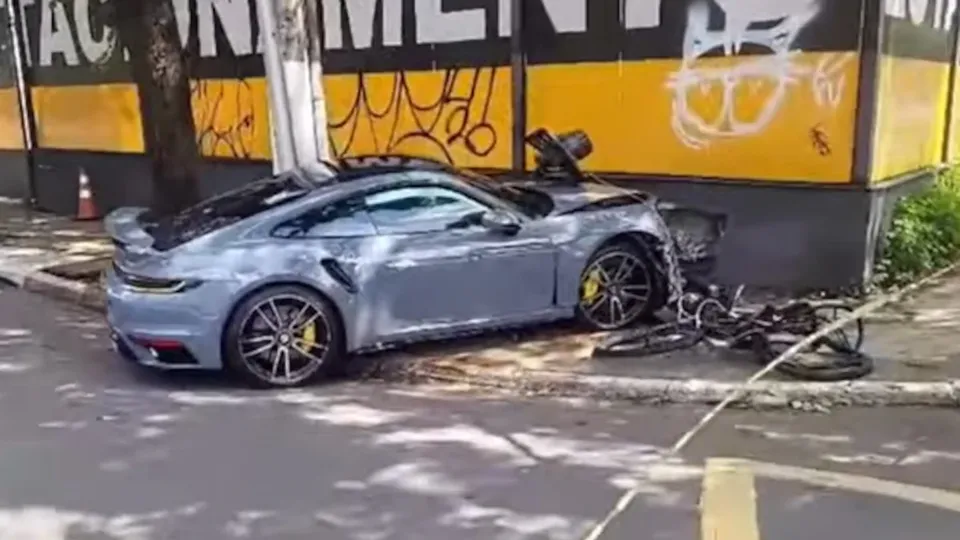 Ciclista é atropelado por motorista de Porsche em Pinheiros, São Paulo