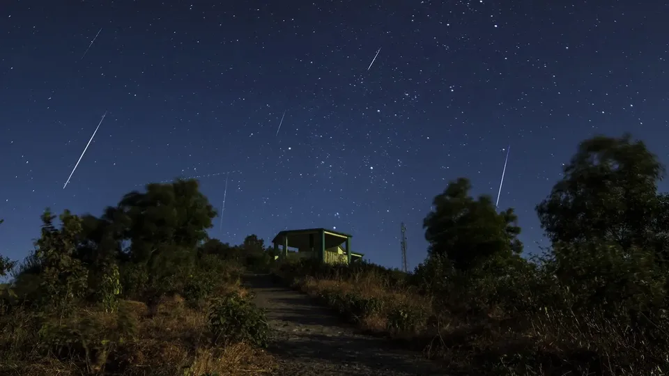 O último mês do ano promete duas chuvas de meteoros e várias conjunções celestes; saiba como observar