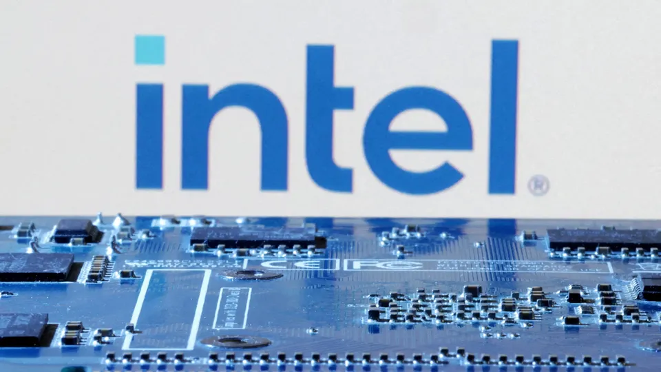 A Intel confirma a aposentadoria de Pat Gelsinger, que deixa a empresa após anos de desafios no setor de chips.