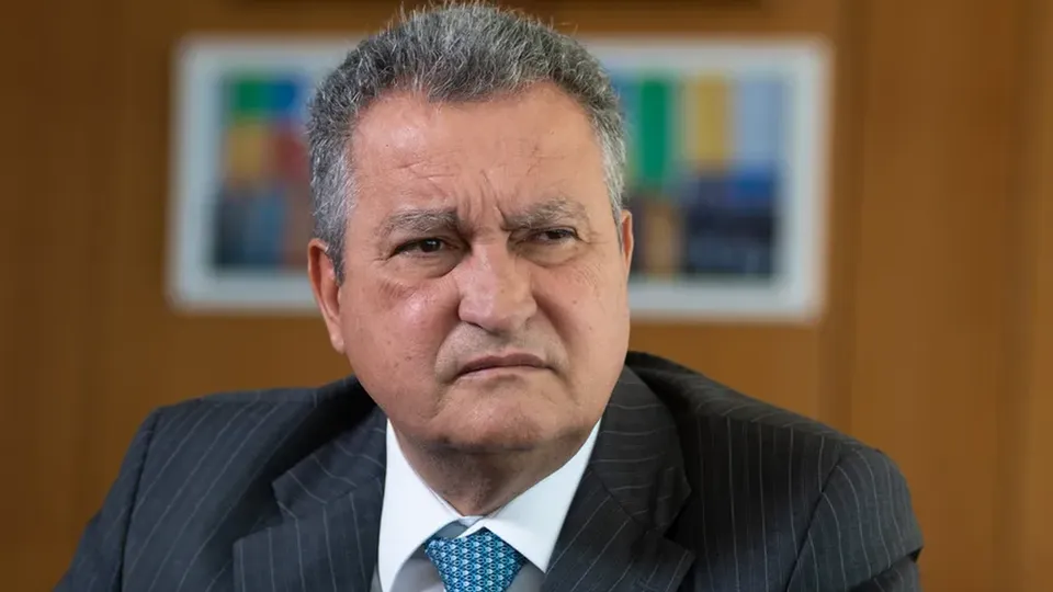 Proposta de Emenda à Constituição inclui mudanças no abono salarial e no Fundeb, além de prorrogar a DRU até 2032