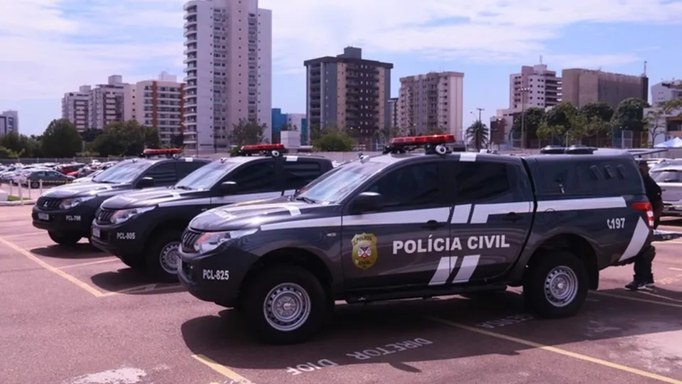 Menina de 14 anos foi abusada pelo irmão e engravidou. Avô e mãe foram presos por envolvimento no crime.