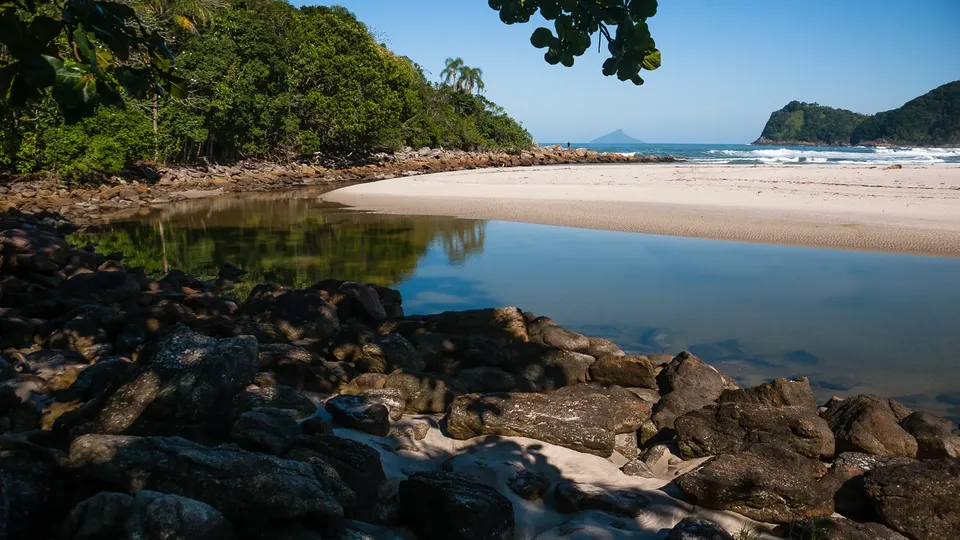 Homem morre afogado ao tentar salvar filha na Praia de Camburi, em São Sebastião