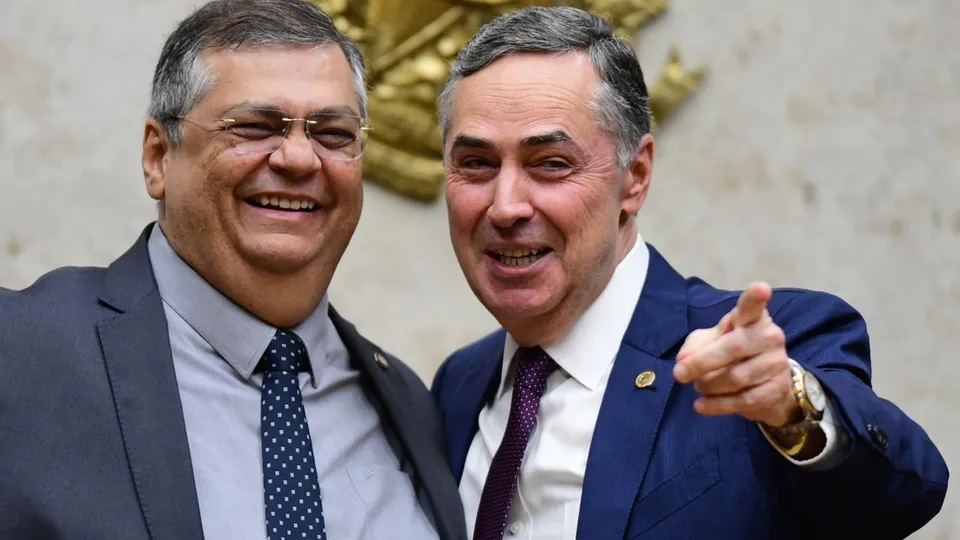 O presidente do STF, Luís Roberto Barroso, agendou sessão extraordinária para discutir a decisão de Flávio Dino sobre emendas.